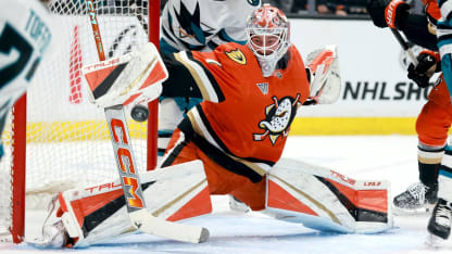 ▶️ Top 5 zákroků Lukáše Dostála v sezoně 2024-25